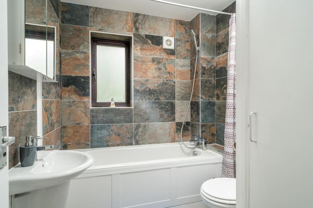 Gorgeous House, 5 Beds, Amazing Transport Links Apartamento *